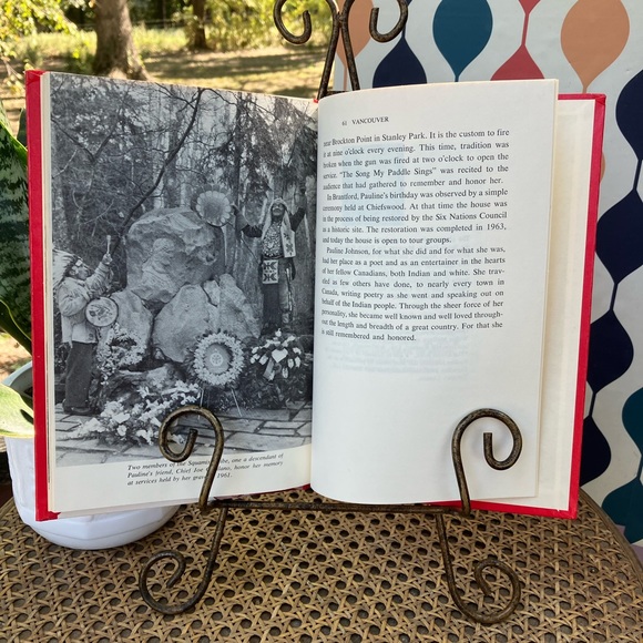 Pauline Johnson The Story of an American Indian by Lucie Hartley 1980 Hardback - Picture 8 of 13